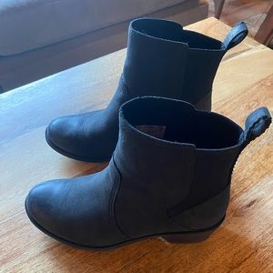 Teva foxy booties size 7.5